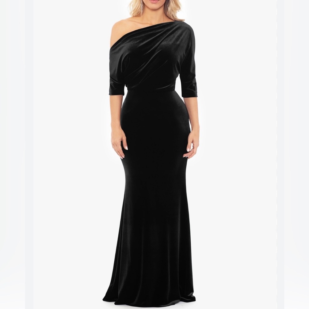 Betsy & Adam Black One-Shoulder Velour Gown